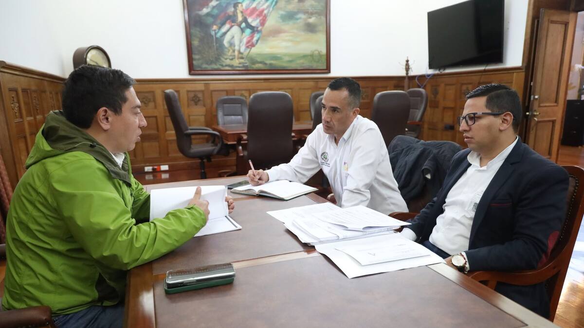 Gobernador Amaya respalda al gerente del Hospital del Valle de Tenza