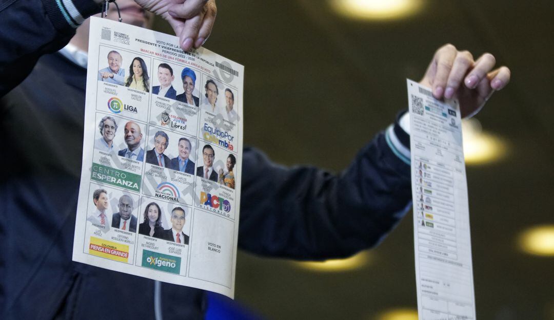 Roy pide cambiar tarjetón de primera vuelta, asegurando que favorece a Fico