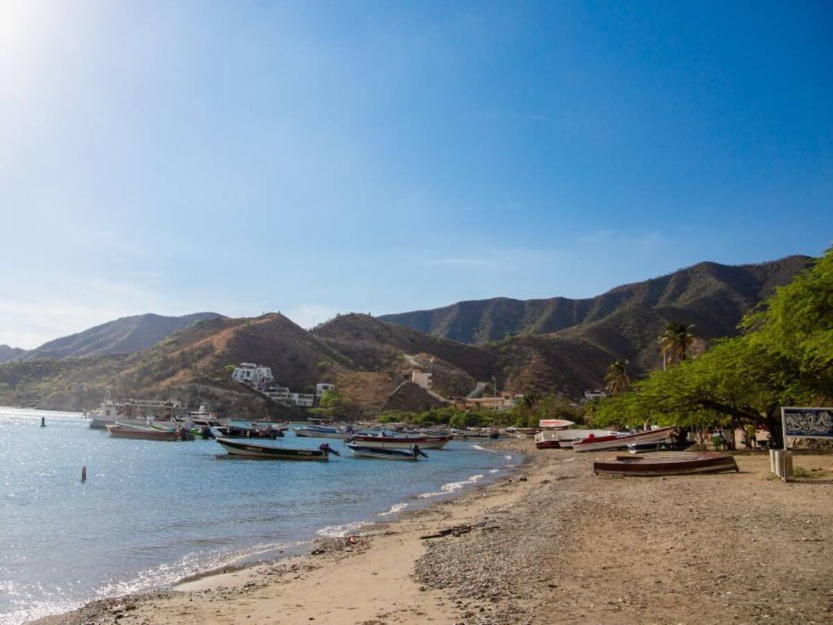 Denuncian disturbios y "monopolio" de vacunas anticovid en Taganga
