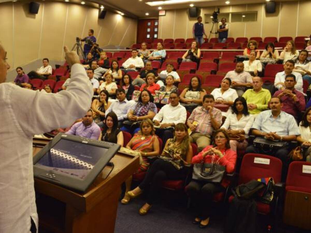 En 2016 se abrirá convocatoria para año sabático de docentes del Distrito