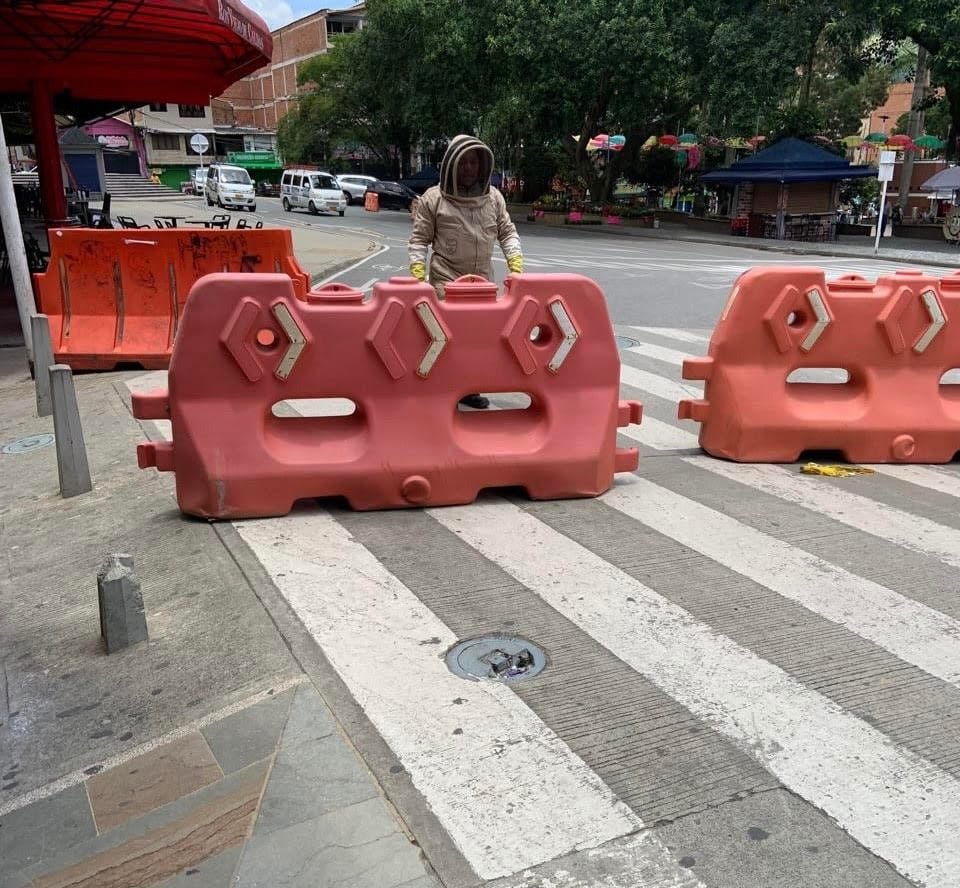 Para atender la emergencia, el parque principal de Barbosa fue cerrado cerca de 40 minutos. Foto: Denuncias Antioquia.