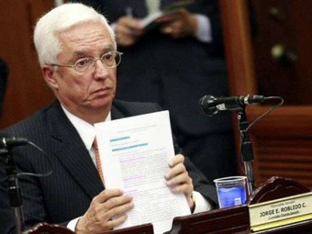 Senador Robledo y RedVer ampliaron denuncia contra exembajador Urrutia