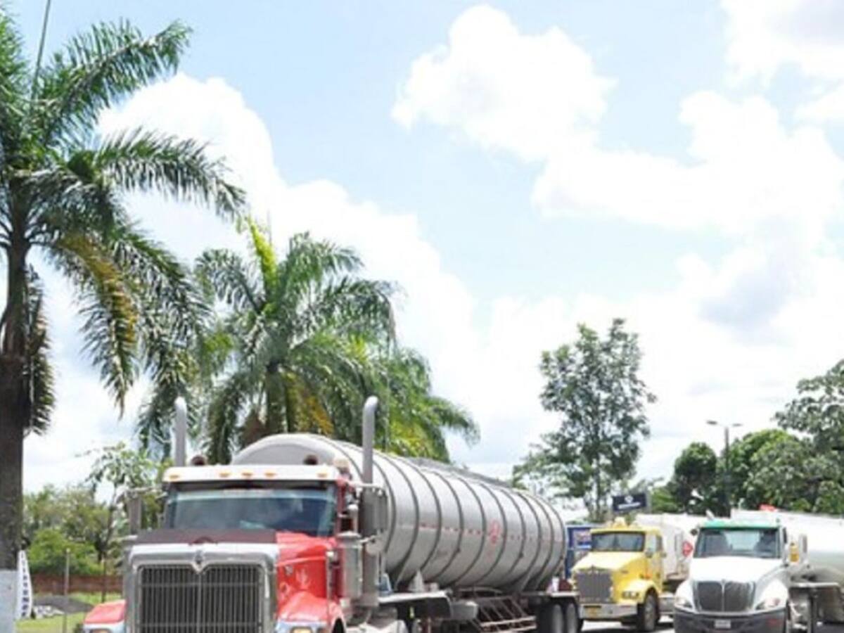 Gobierno y gremios llaman al diálogo para desbloquear vías