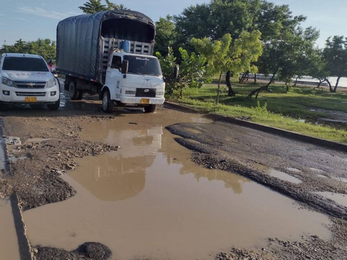 La vía Perimetral de Cartagena convertida en un camino de herradura