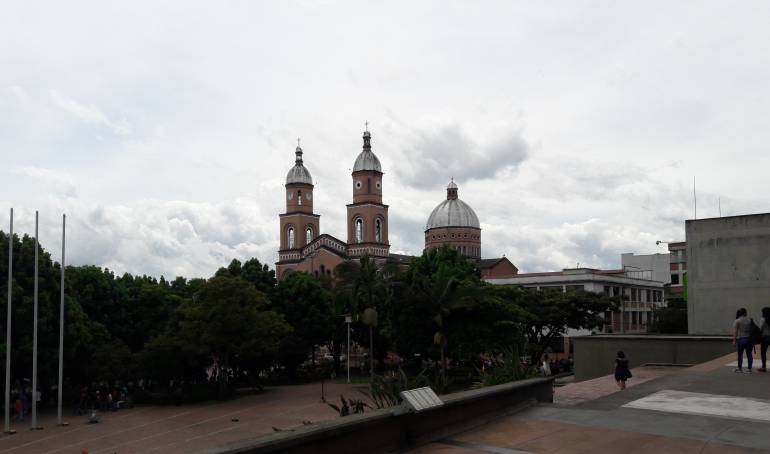 Todos los días 5:45, 6:48, 7:48 y 8:45 a.m. Escuche la información local en Caracol Radio 