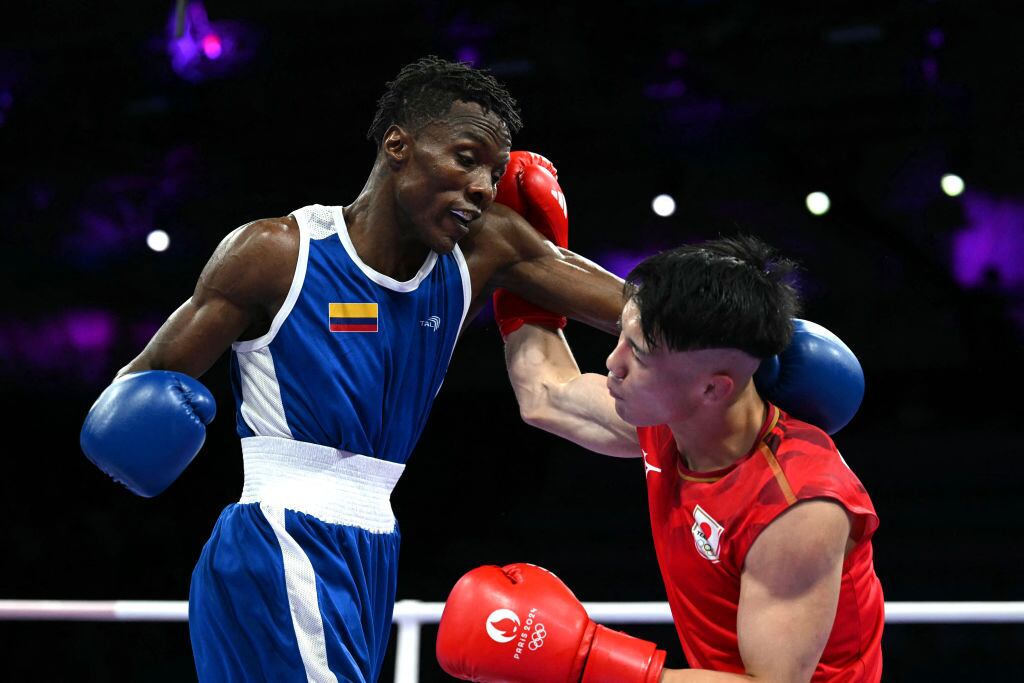 Yilmar Gonzalez (azul) Landazury en combate con Shudai Harada (rojo) / Getty Images