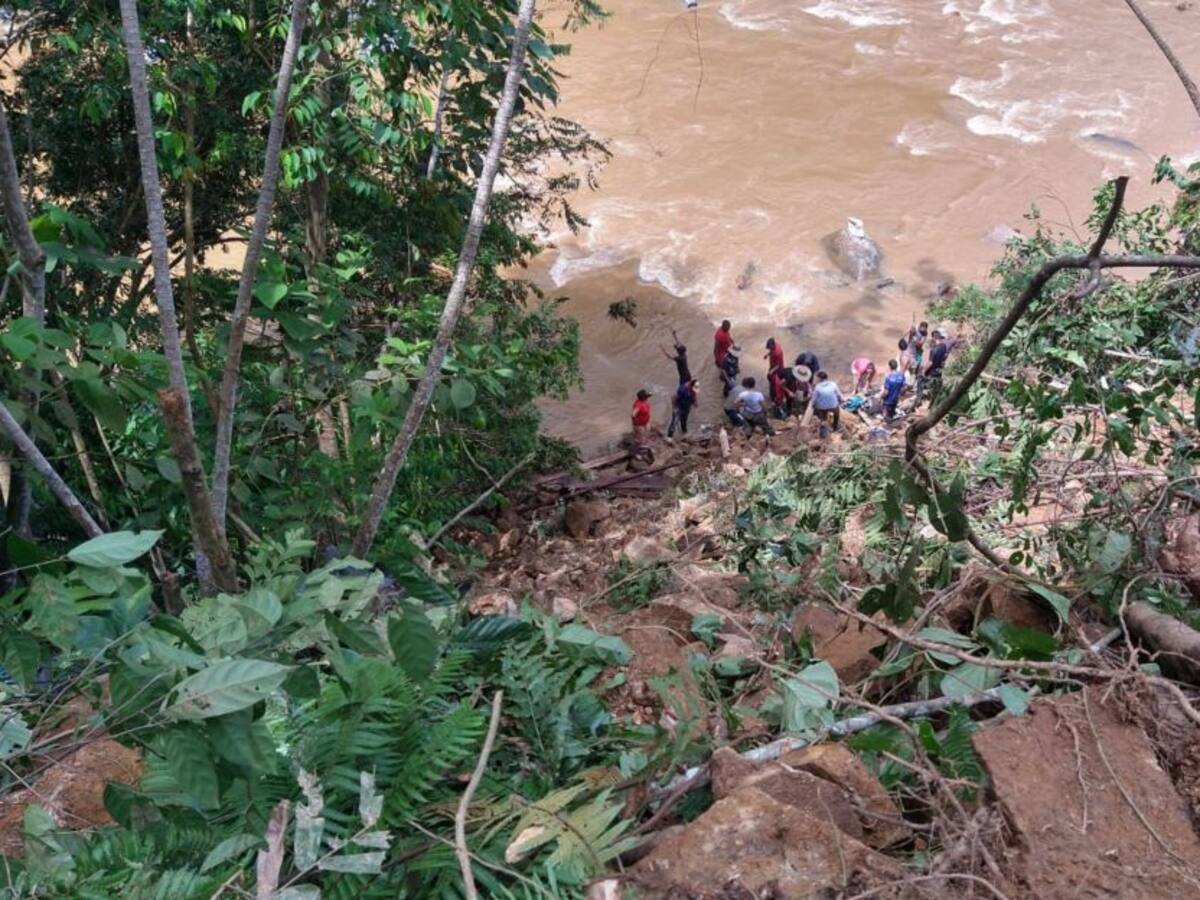 Un niño de 2 años falleció al caer al río Nechí tras un deslizamiento