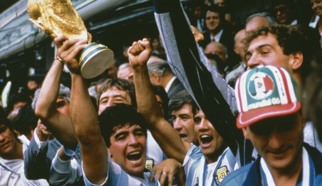 Diego Maradona, campeón del mundo con Argentina. 