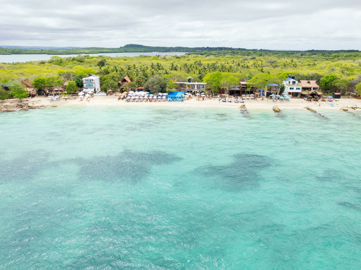 ¿Cuál es la playa más cercana a Bogotá? Esto gastaría para ir 5 días en diciembre, según IA