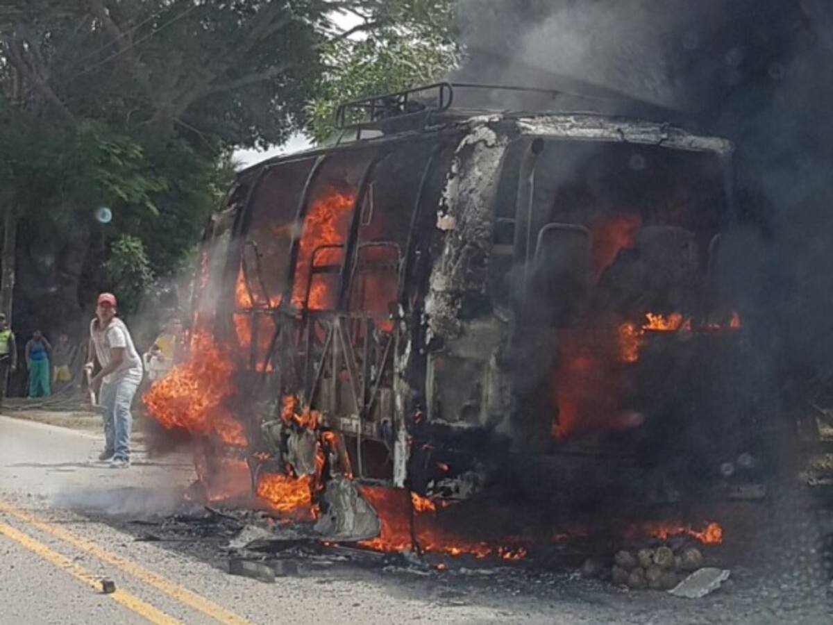 Doce personas con quemaduras deja un accidente de un bus en Sucre