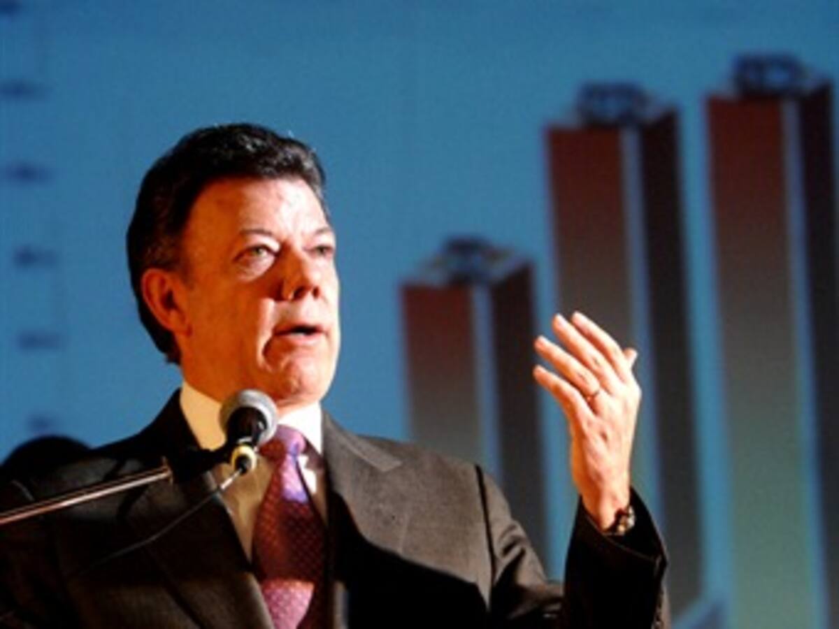 Juan Manuel Santos integrará el primer encuentro de ministros de Defensa de UNASUR