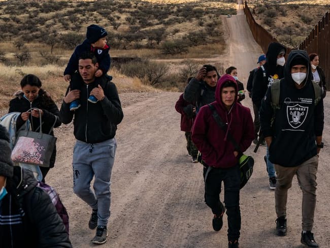 EE.UU. elimina orden que permite expulsar migrantes durante pandemia