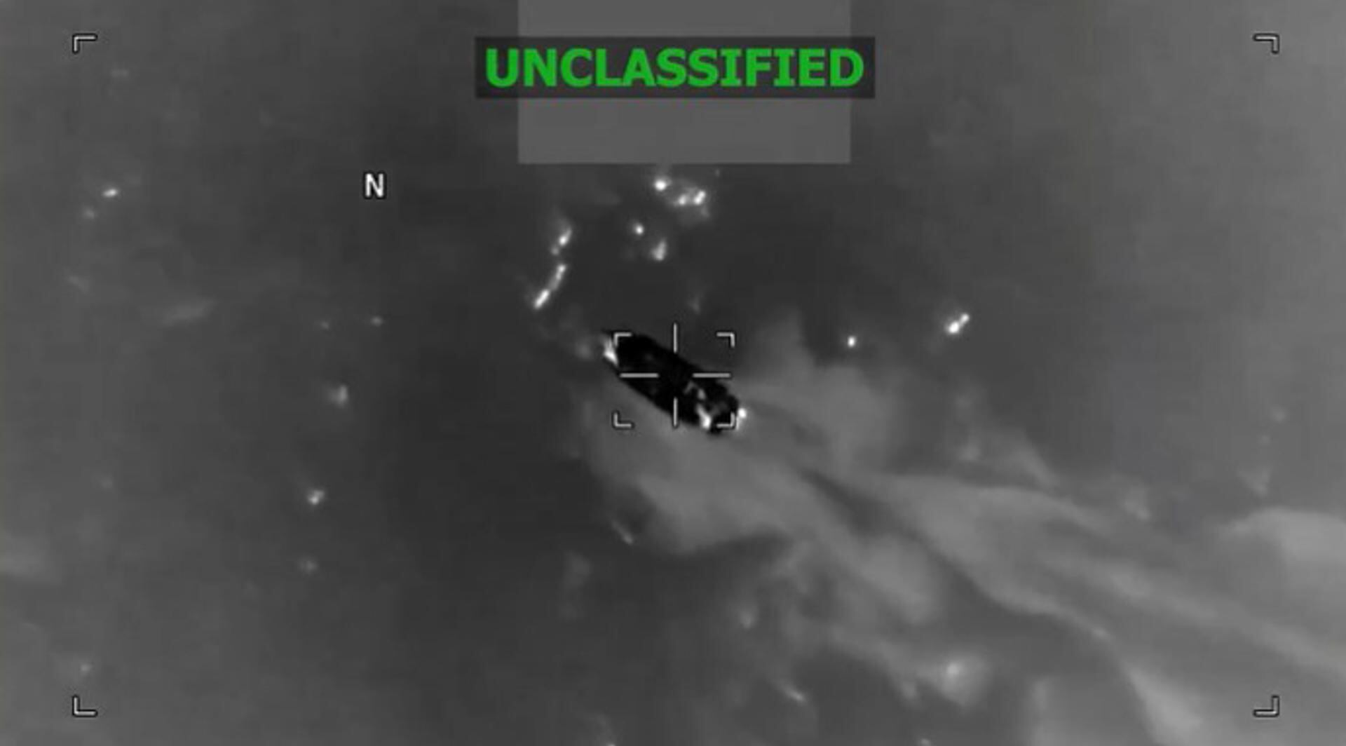 Captura de un video difundido en la cuenta en X @Southcom del Comando Sur de las fuerzas armadas de EE.UU. de una lancha supuestamente operada por organizaciones del narcotráfico en aguas internacionales en el Caribe, cerca de Venezuela. EFE / @southcom