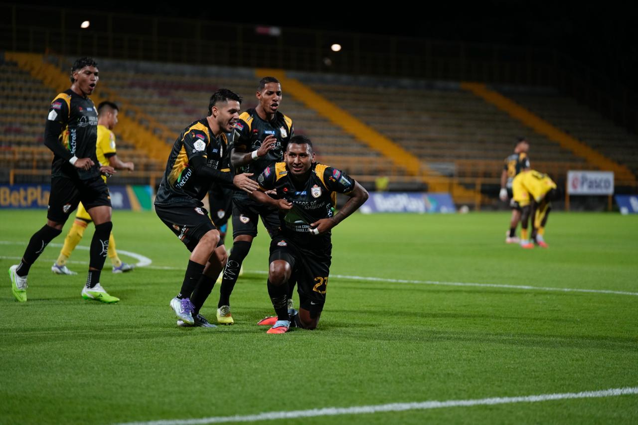 Real Cartagena venció a Bogotá y quedó a un paso de la final