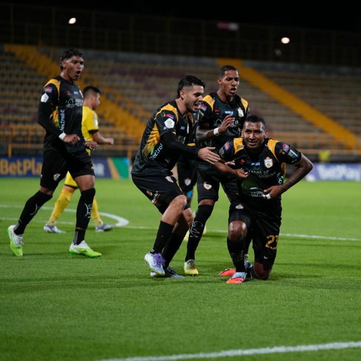 Real Cartagena venció a Bogotá y quedó a un paso de la final