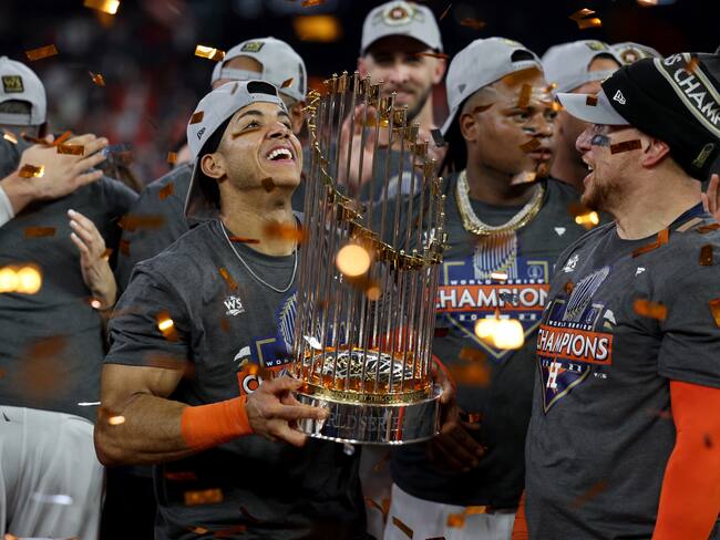 HOUSTON, TEXAS - NOVEMBER 05: Jeremy Pena #3 of the Houston Astros lifts the commissioner&#039;s trophy after defeating the Philadelphia Phillies 4-1 to win the 2022 World Series in Game Six of the 2022 World Series at Minute Maid Park on November 05, 2022 in Houston, Texas. (Photo by Harry How/Getty Images)