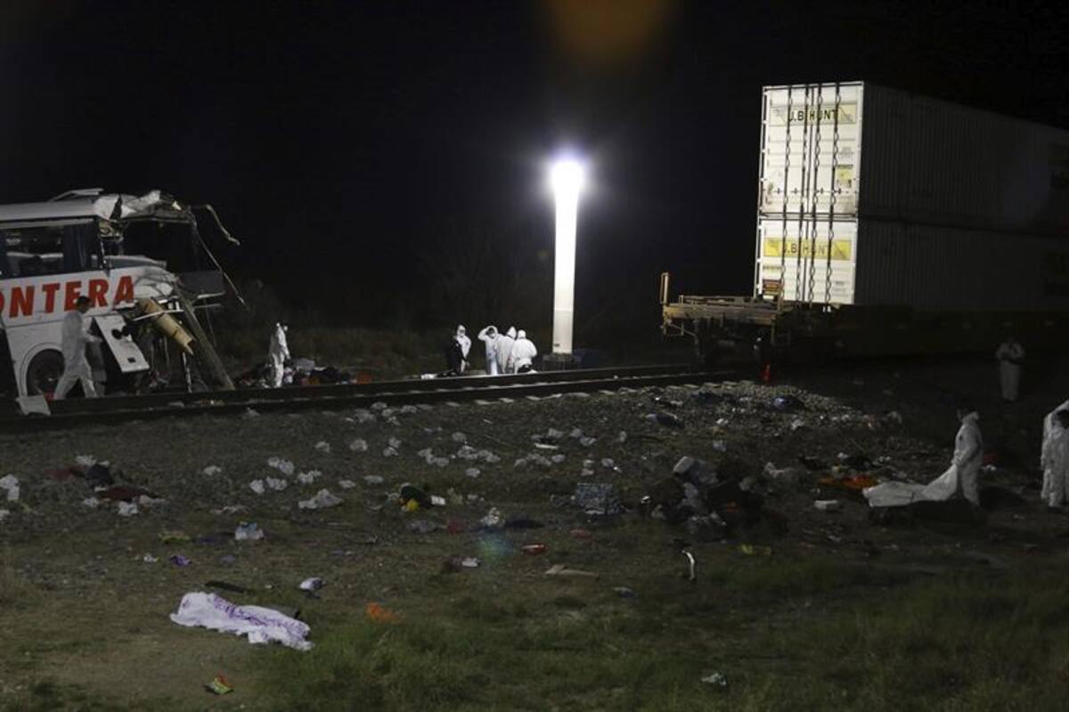 Se trata del peor accidente ocurrido en los últimos años en Nuevo León. Los trabajos de rescate continúan.