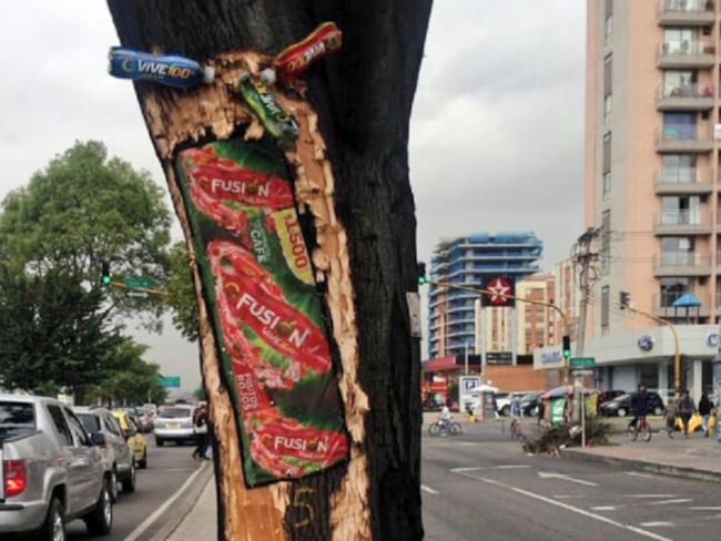 Distrito denunció ante la Fiscalía publicidad en árboles de Bogotá