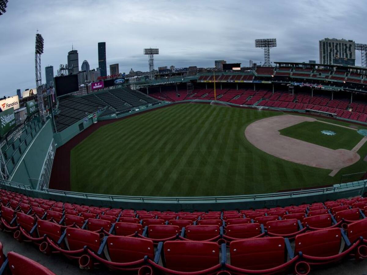 La MLB iniciaría la temporada en sedes de entrenamiento y sin público