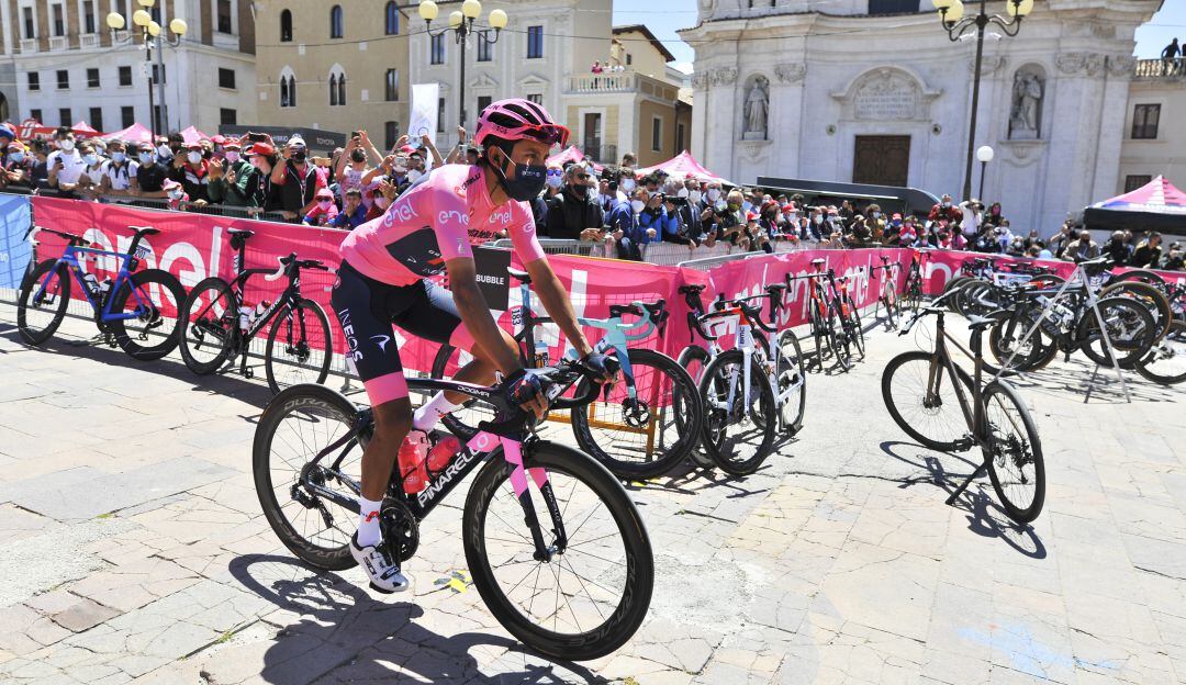 Llega el primer día de descanso en el Giro de Italia con Egan de rosa