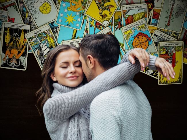 Imagen de referencia // personas enamoradas // cartas del tarot