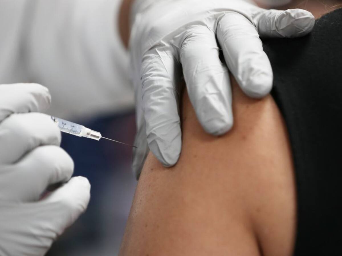 Más de la mitad de A. Latina completó su vacunación COVID-19: OPS