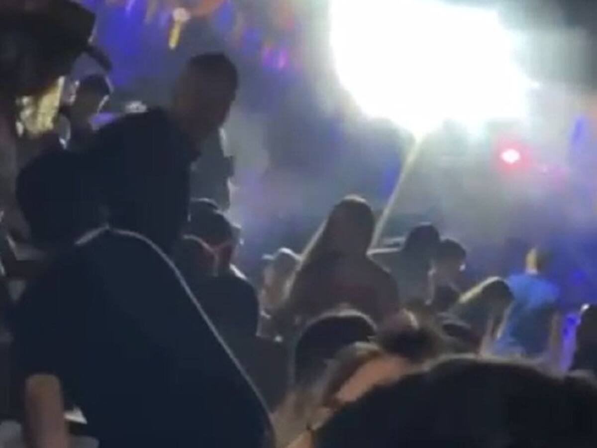 VIDEO: Bar que fue sellado funcionaría a puerta cerrada