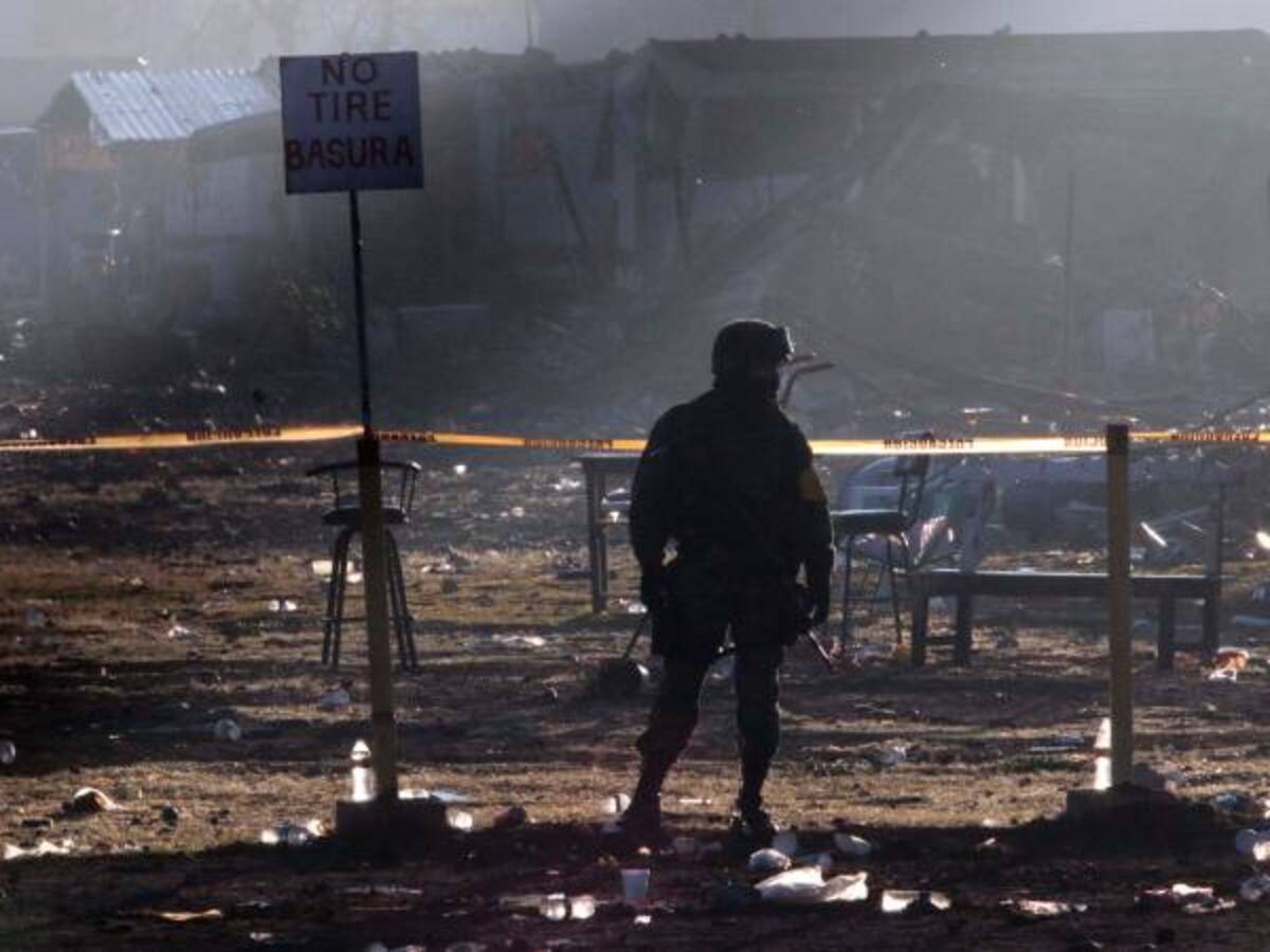 Al menos 12 muertos en explosión de polvorín del centro de México