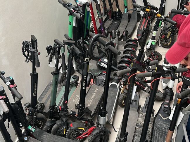 La policía incautó 28 patinetas eléctricas robadas en el centro de Bogotá