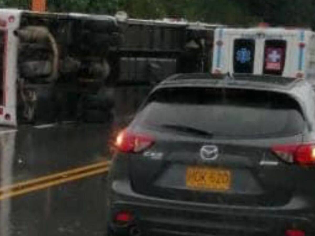 Accidente de tránsito en la vía Manizales - Medellín, dejó varios heridos