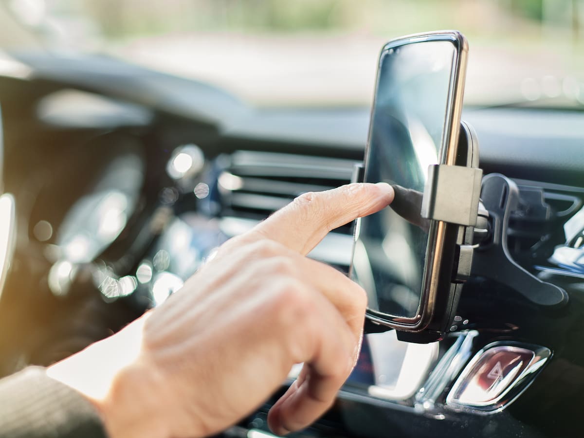 Multan a Beat, Didi y Cabify por facilitar incumplimiento de normas