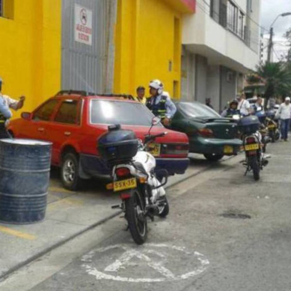 Agente de tránsito fue atropellado por un motociclista en Pereira