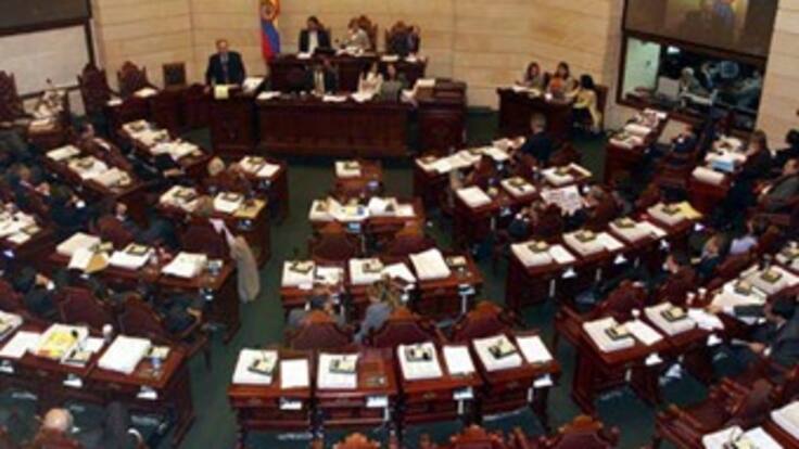 Demandan millonarios sueldos de secretarios de Senado y Cámara