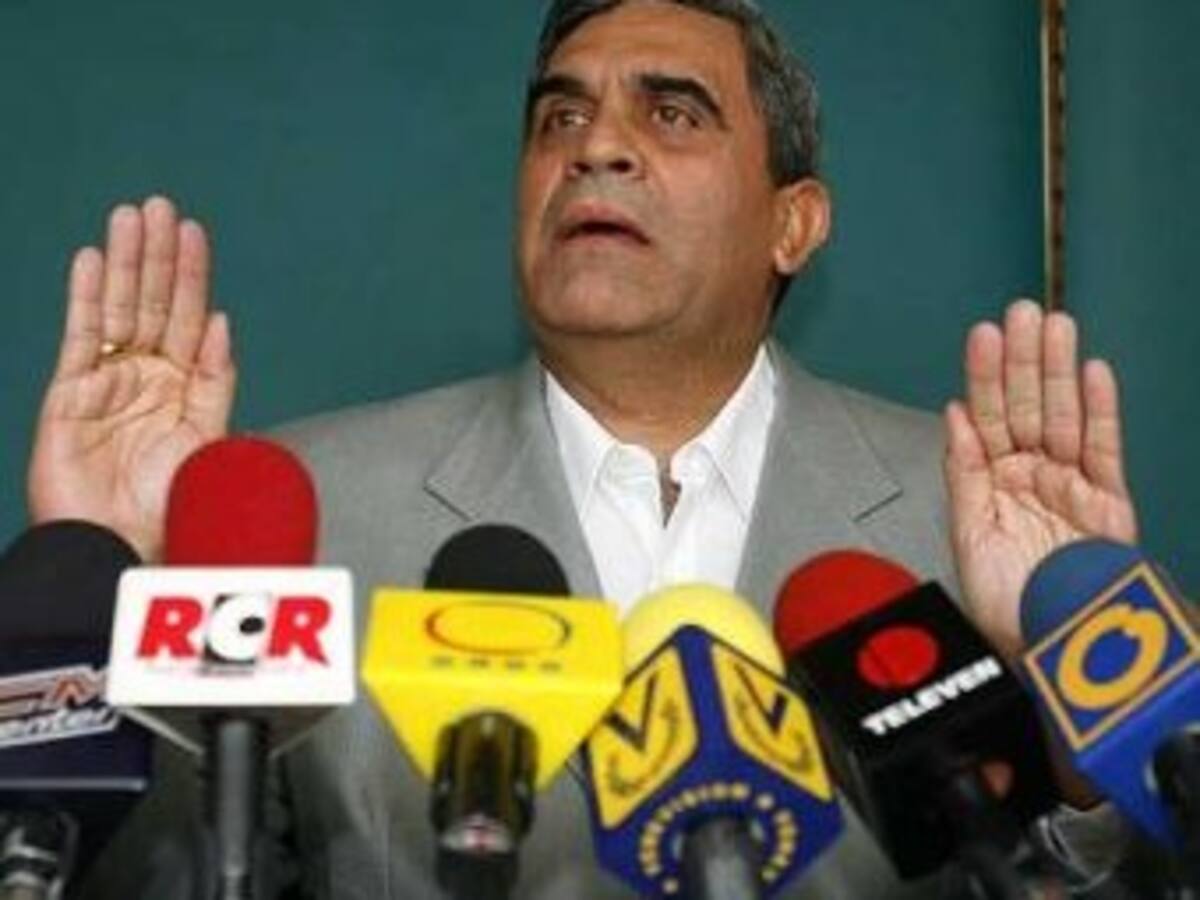 Un tribunal militar venezolano envía a prisión al opositor Raúl Baduel