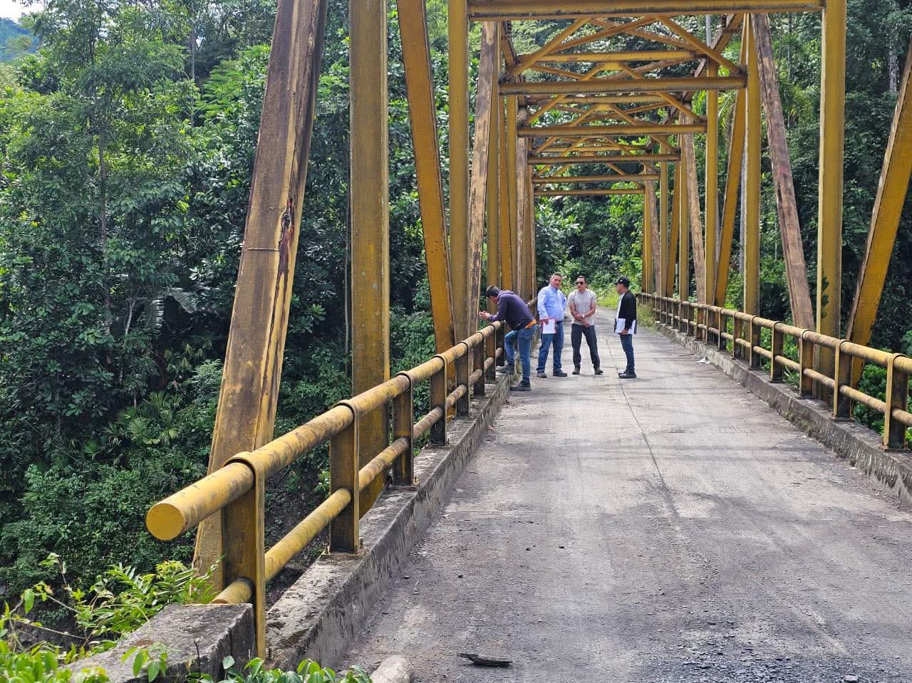 La Secretaría de Infraestructura de Boyacá inspeccionó los puentes Ibacapí y La Tunera, en los que se realizará mantenimiento / Foto: Alcaldía de Pauna.
