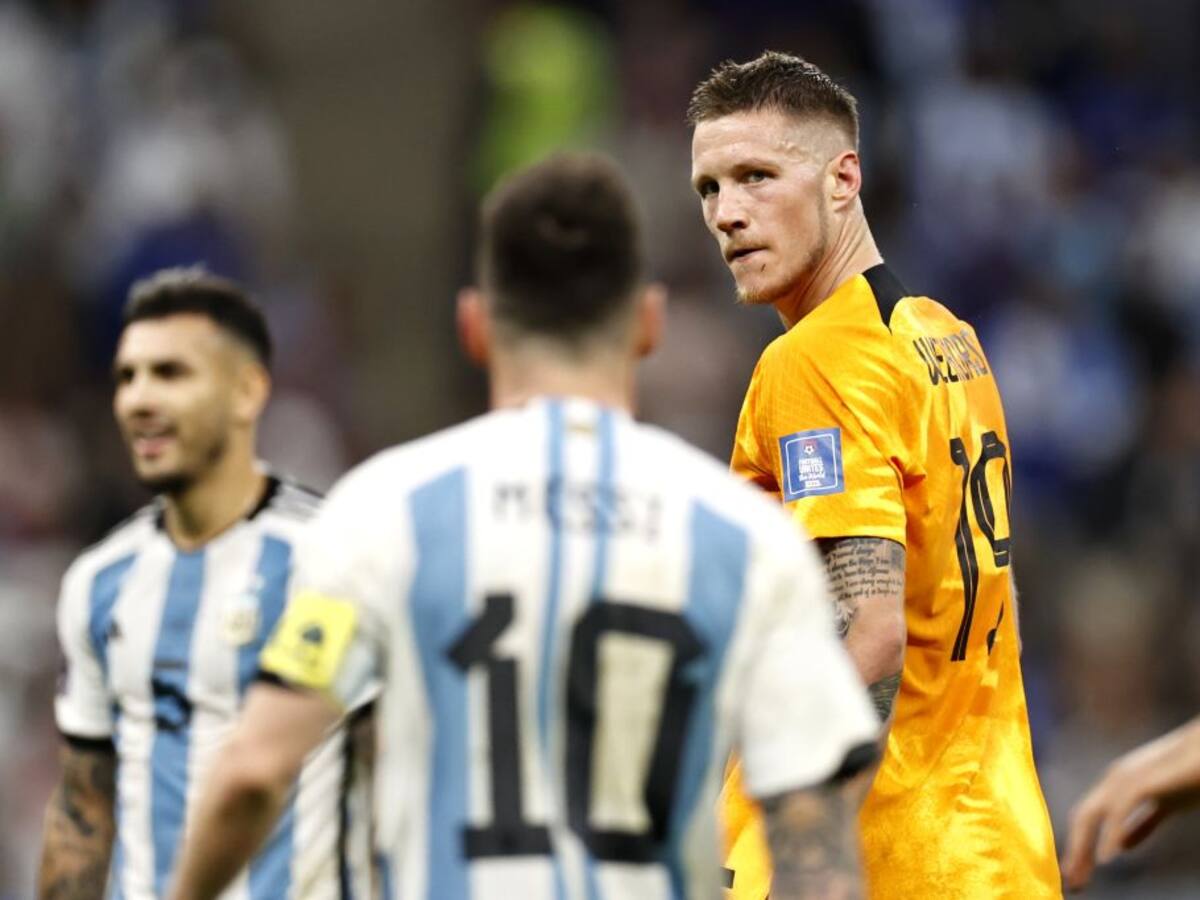 Weghorst: “Messi tiró mi mano al costado y me dijo palabras irrespetuosas”