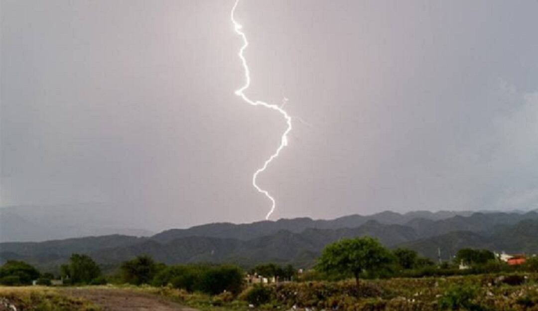 Rayo causa lesiones a militares