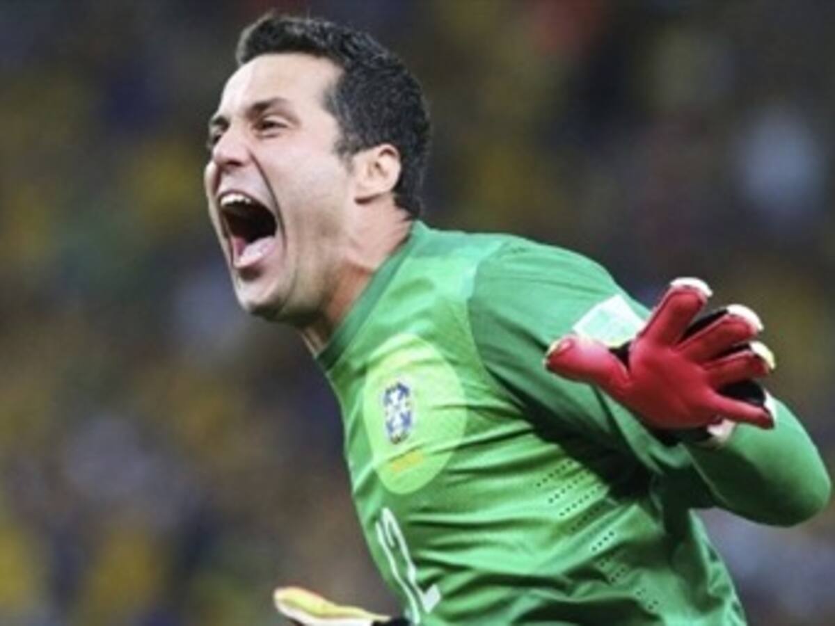 Scolari anuncia que Julio César no jugará los amistosos con Brasil