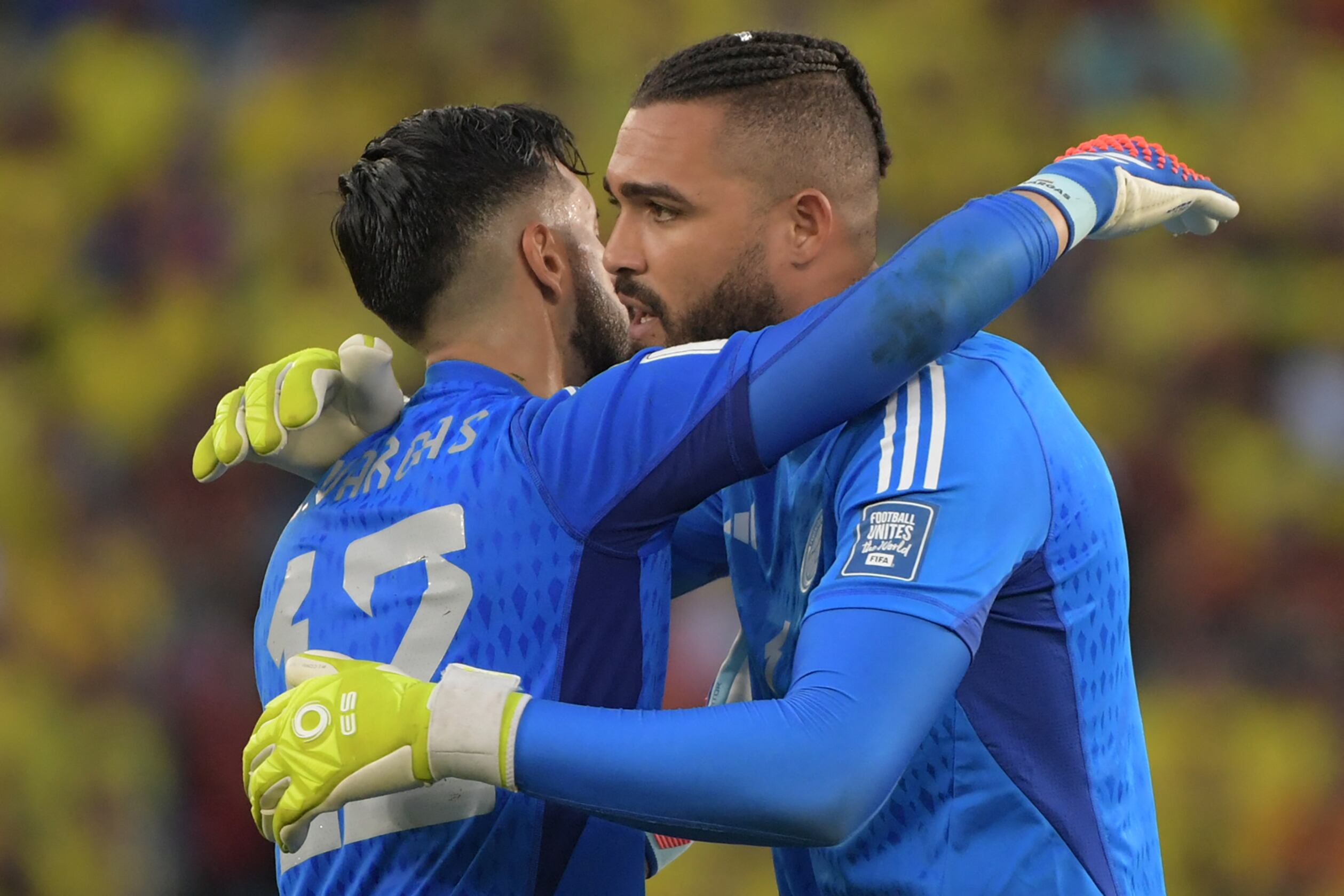 Álvaro Montero reemplaza a Camilo Vargas tras haber sido expulsado ante Uruguay. (Photo by RAUL ARBOLEDA/AFP via Getty Images)
