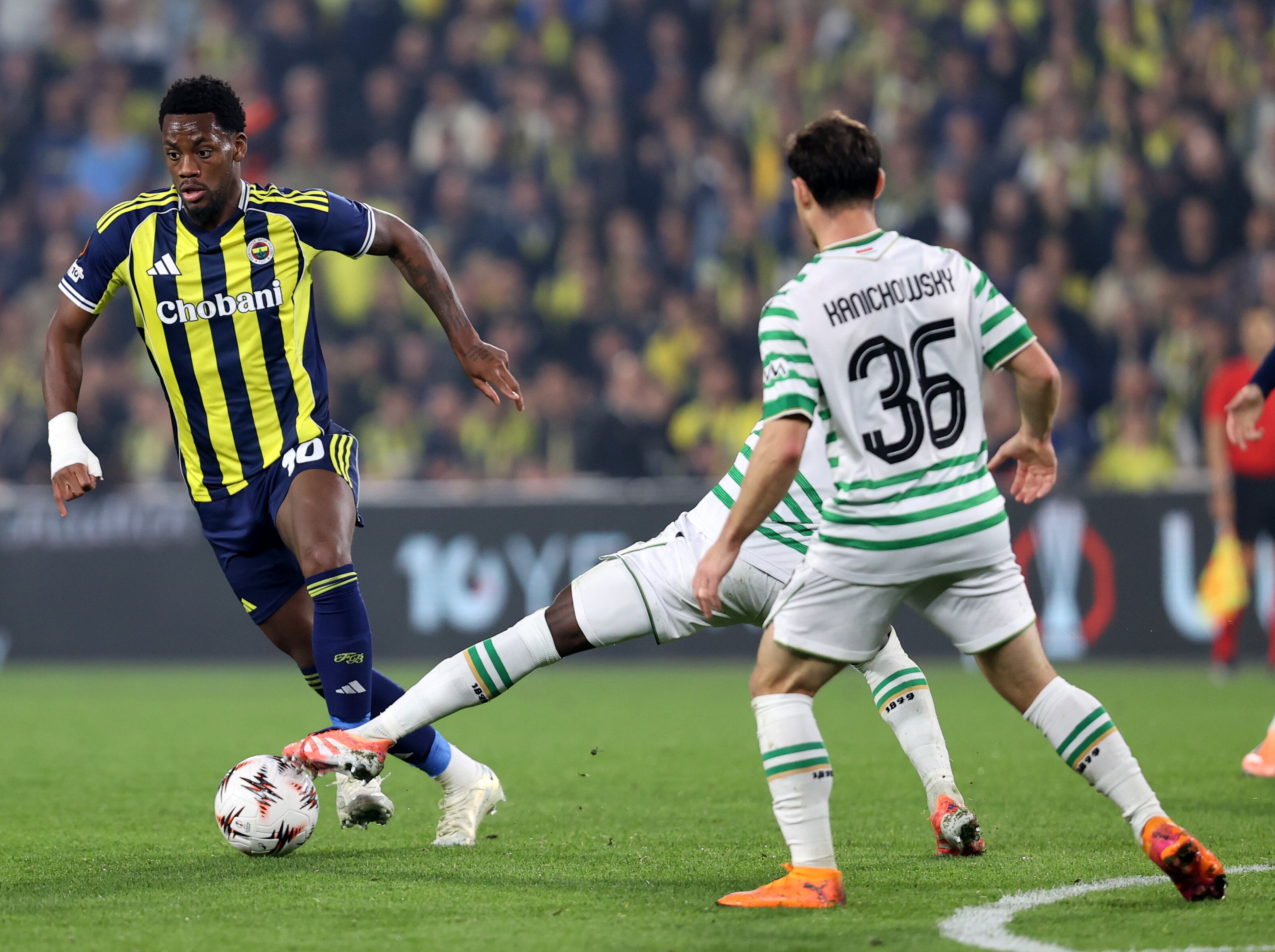 Jhon Jader Durán en su duelo de Europa League ante el Ferencvárosi. (Photo by Ali Atmaca/Anadolu via Getty Images)