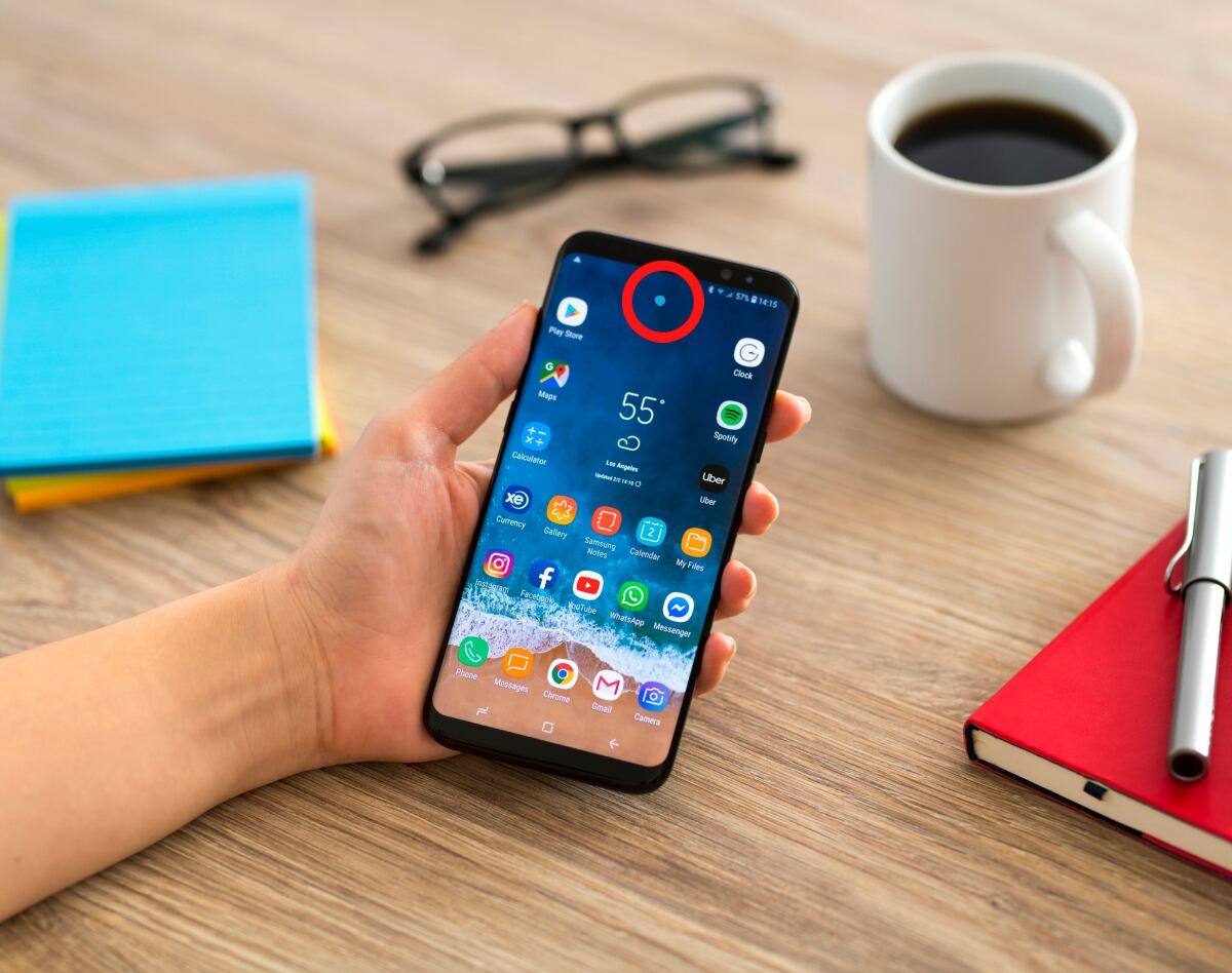 Punto azul que está apareciendo en la pantalla de algunos celulares Android