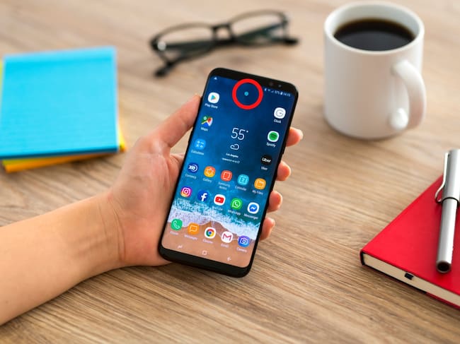 Punto azul que está apareciendo en la pantalla de algunos celulares Android