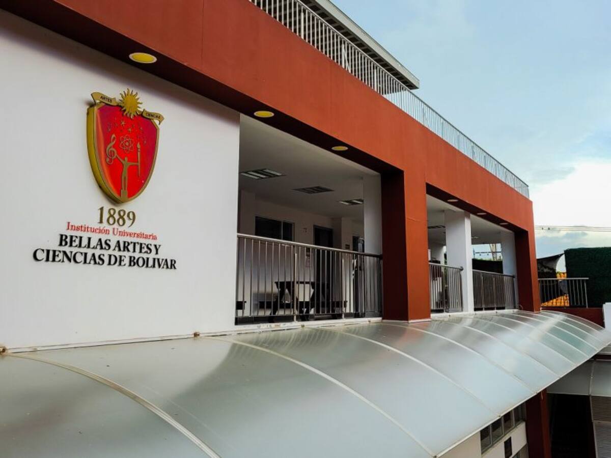 Egresados no graduados de Unibac podrán acceder a títulos