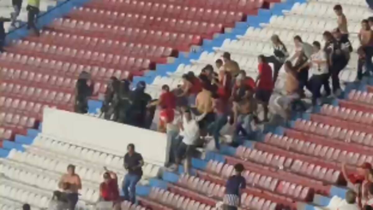 Heridos, desmanes y 40 capturados tras violentos disturbios en el Metropolitano