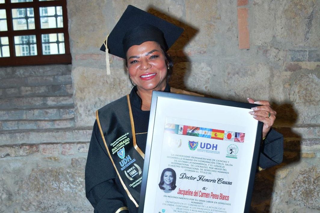 Jacqueline Perea Blanco recibe Doctorado Honoris Causa