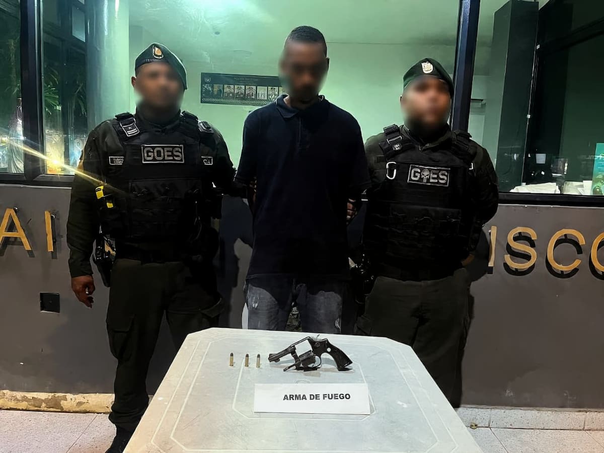 Policía captura a alias ‘El Flaco’ con un revólver en el barrio San Francisco de Cartagena