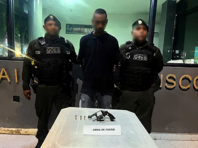 Cae ‘El Flaco’ con un revolver. // Policía Metropolitana de Cartagena