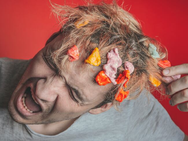 Chicles en el cabello, imagen de referencia (Getty Images).
