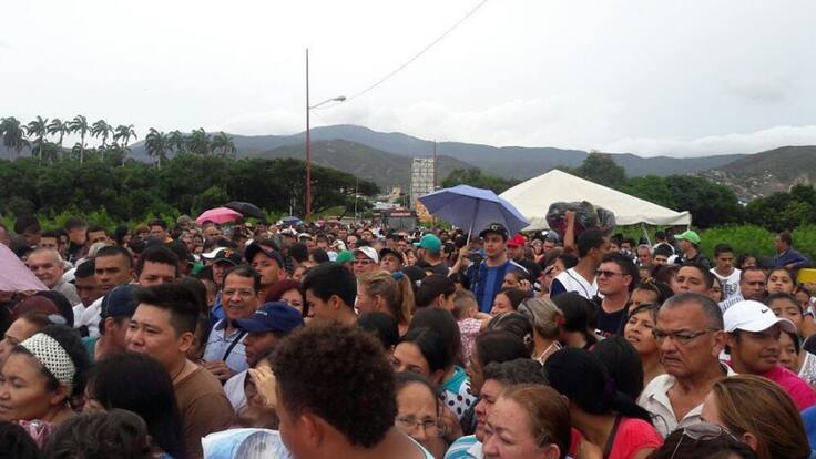 Coyotes y maleteros venezolanos se toman las trochas fronterizas