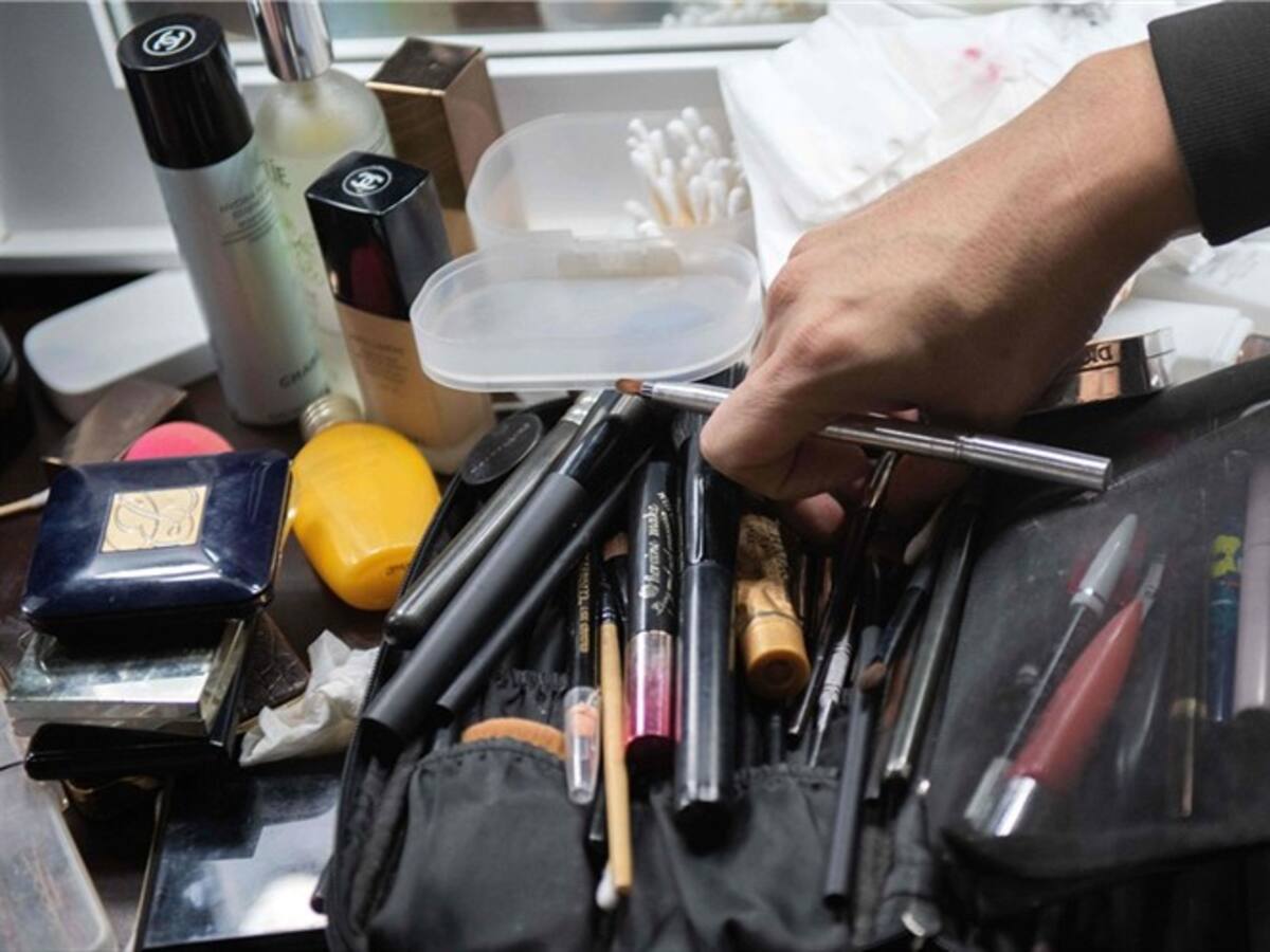 Doctora Almas Ahmed explica cómo funciona el primer maquillaje a prueba de ácidos